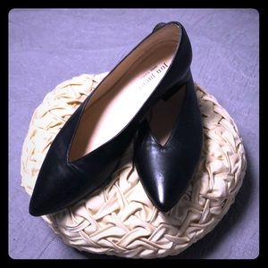 Jon Josef. Black leather flats 🥿